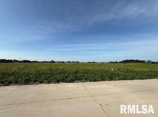 6831 Meghan Ave, Bettendorf, IA