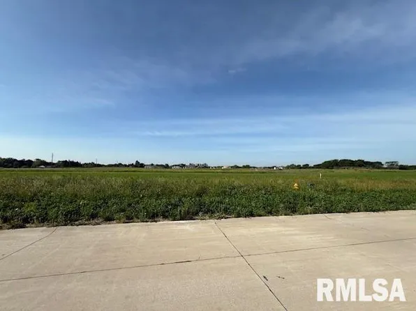 6887 Meghan Ave, Bettendorf, IA 52722