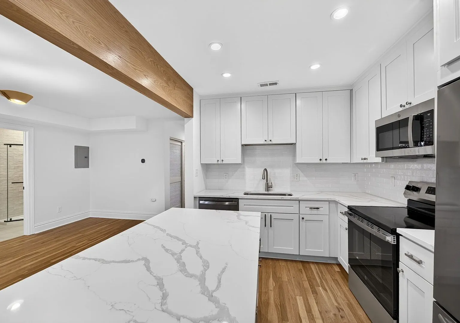 7517-19 Oxford Dr — Photo 3