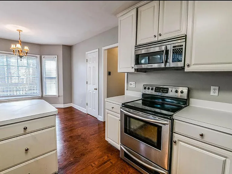 1009 Legacy Walk — Photo 3