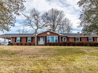 3177 Rockford St, Mount Airy, NC 27030
