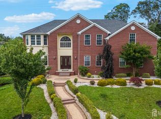 9 Pinehill Ct, East Brunswick, NJ 08816