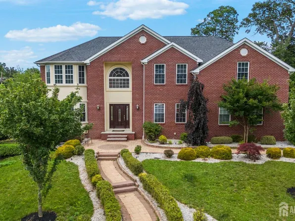 9 Pinehill Ct, East Brunswick, NJ 08816