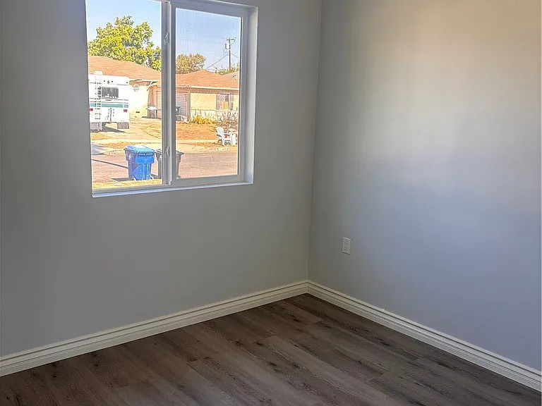 10133 Kester Ave — Photo 11