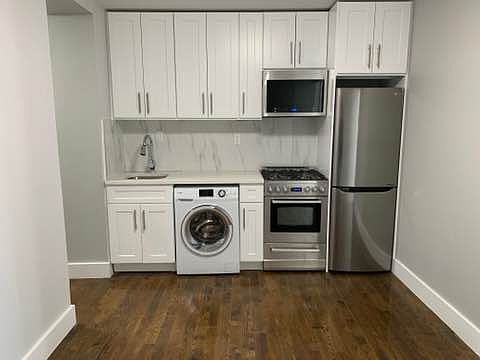 3rd image of 411 E 118th St #5B