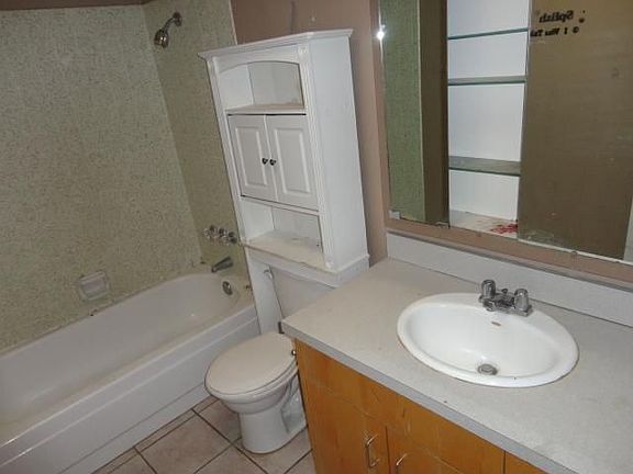 5th image of 7412 Woodal St NE