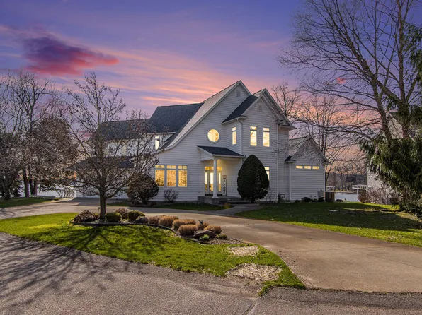 62053 Pheasant Pointe Dr, Sturgis, MI 49091