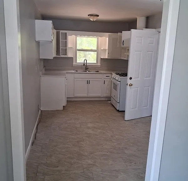 4314 Hendrix Dr — Photo 2