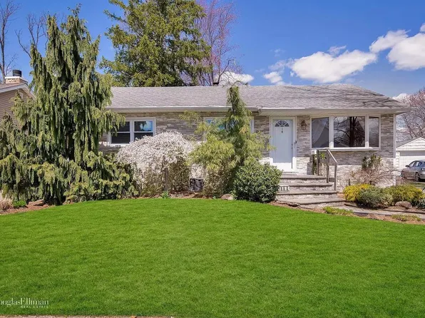 660 Carlyle Ave, Franklin Square, NY 11010