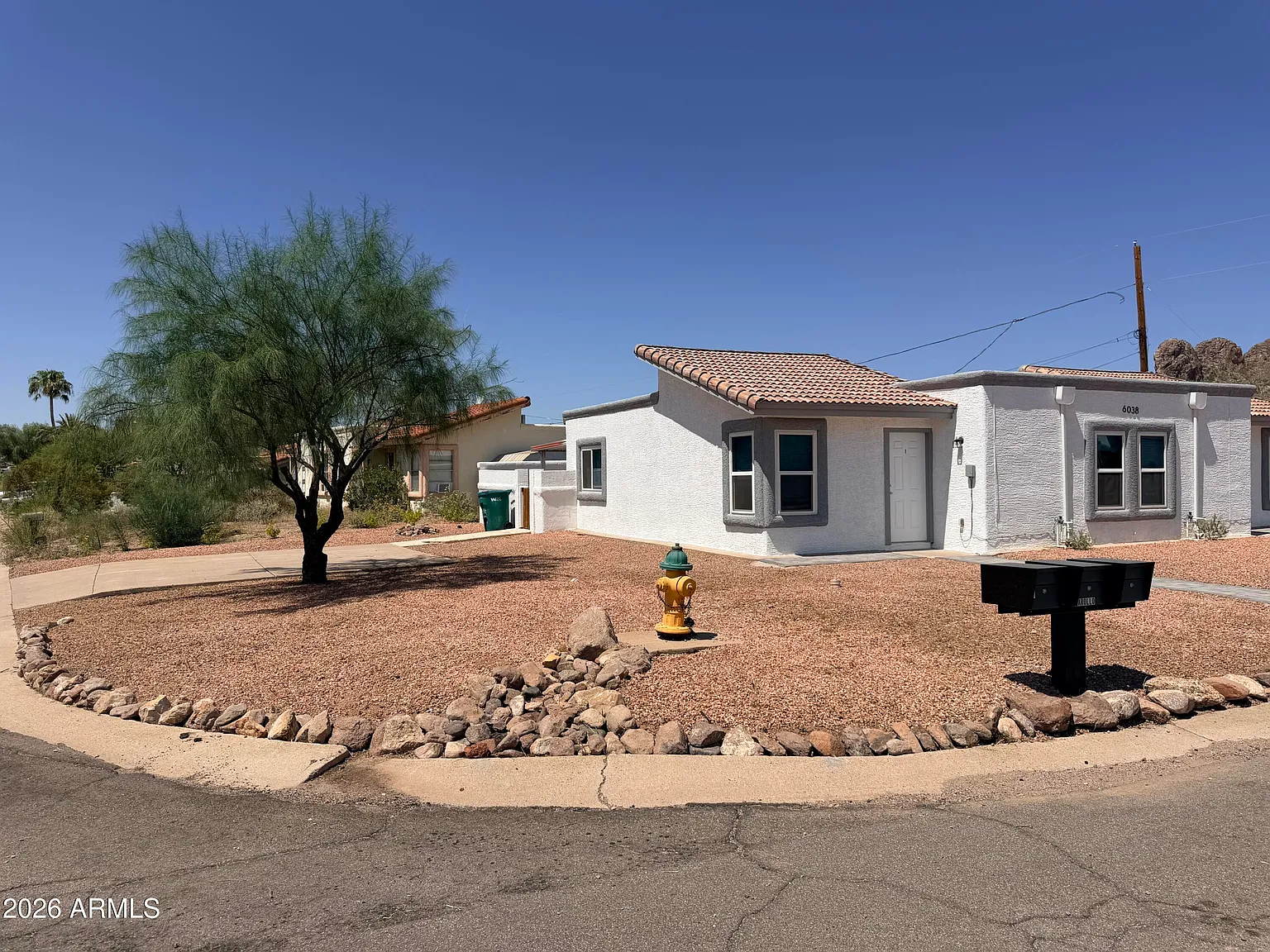 2 bed, 2.0 bath, 900 sqft, $1,700 — Photo 2