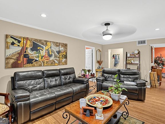 5th image of 6851 Roswell Rd Unit Q8