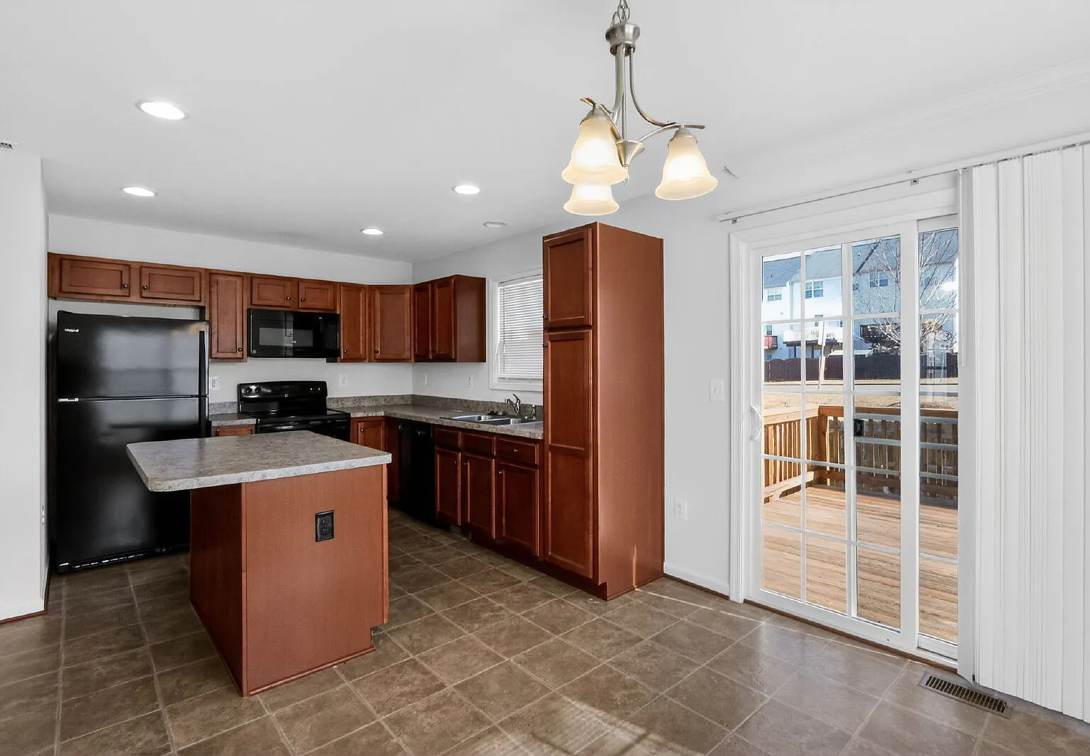 3 bed, 4.0 bath, $2,500 — Photo 4