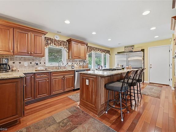 4th image of 6975 Columbia Rd