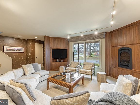 5th image of 2521 Carnegie Dr