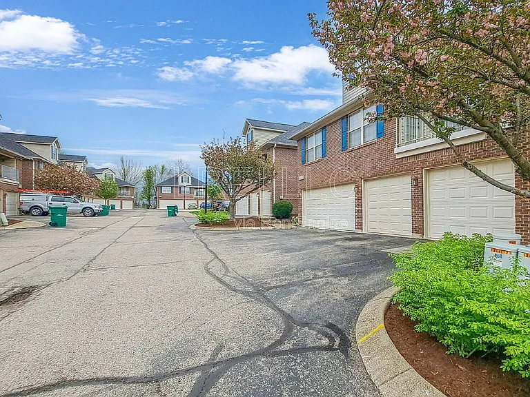 8439 Grand Trevi Dr — Photo 14