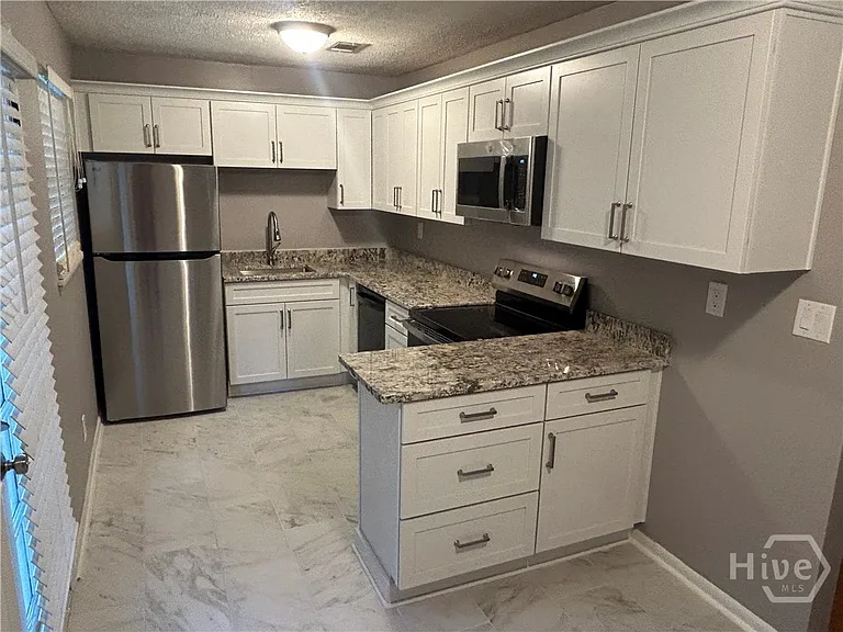 1020 Tuxedo Ln — Photo 11
