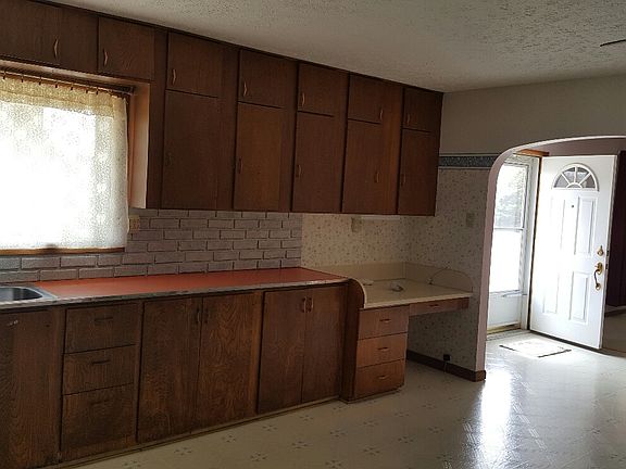 Upstairs Kitchen pic2
