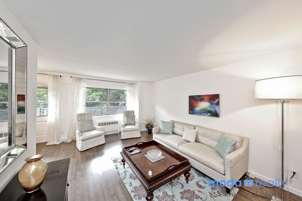 2 Bed 1 Bath Property, New York • 900 Sq Ft