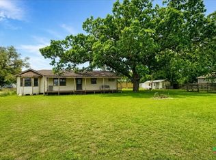 206 Josephine St, Cuero, TX 77954