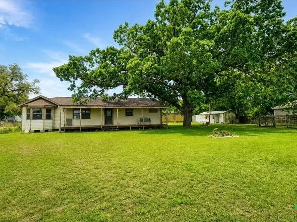 206 Josephine St, Cuero, TX 77954
