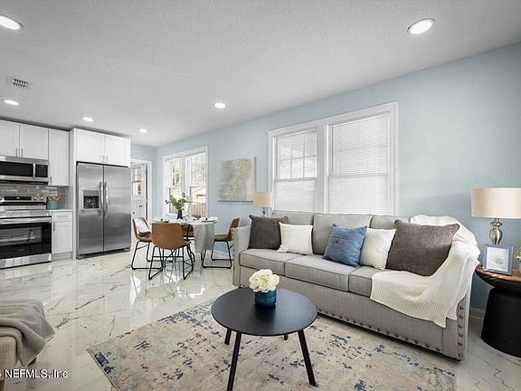 4th image of 385 E 46TH Street