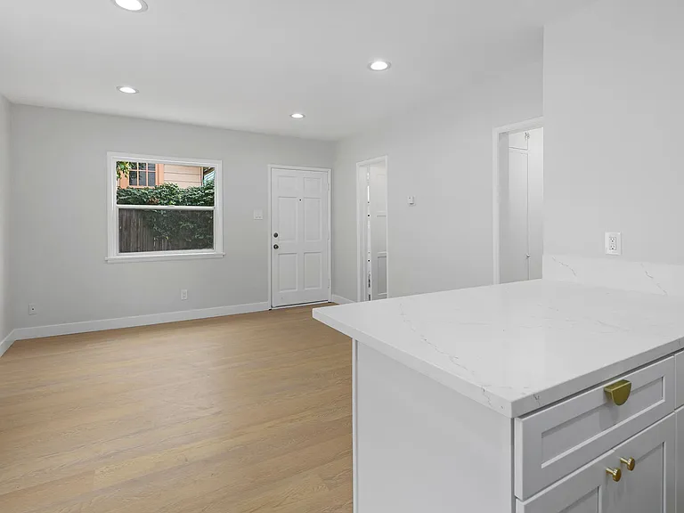 1107 E 3rd St #A — Photo 7