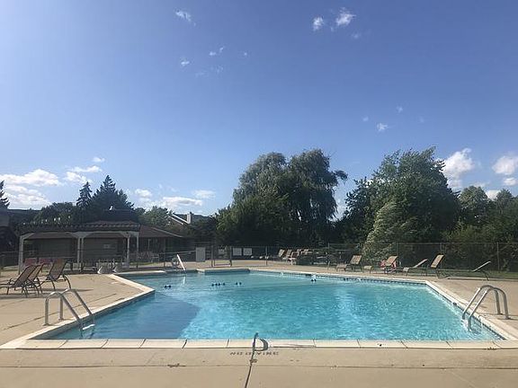 2nd image of 1275 Baldwin Ln #610