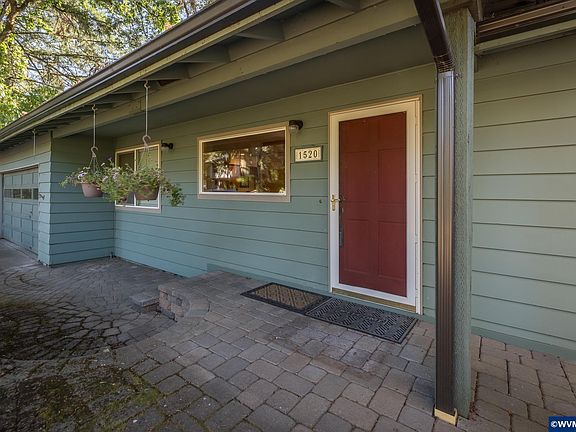 3rd image of 1520 Laurel Heights Dr NW