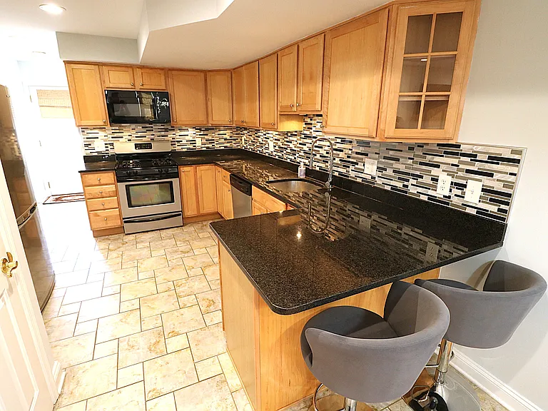 316 S Duncan St — Photo 4