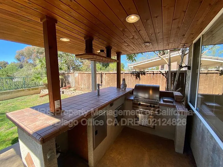 1341 E J St E — Photo 18