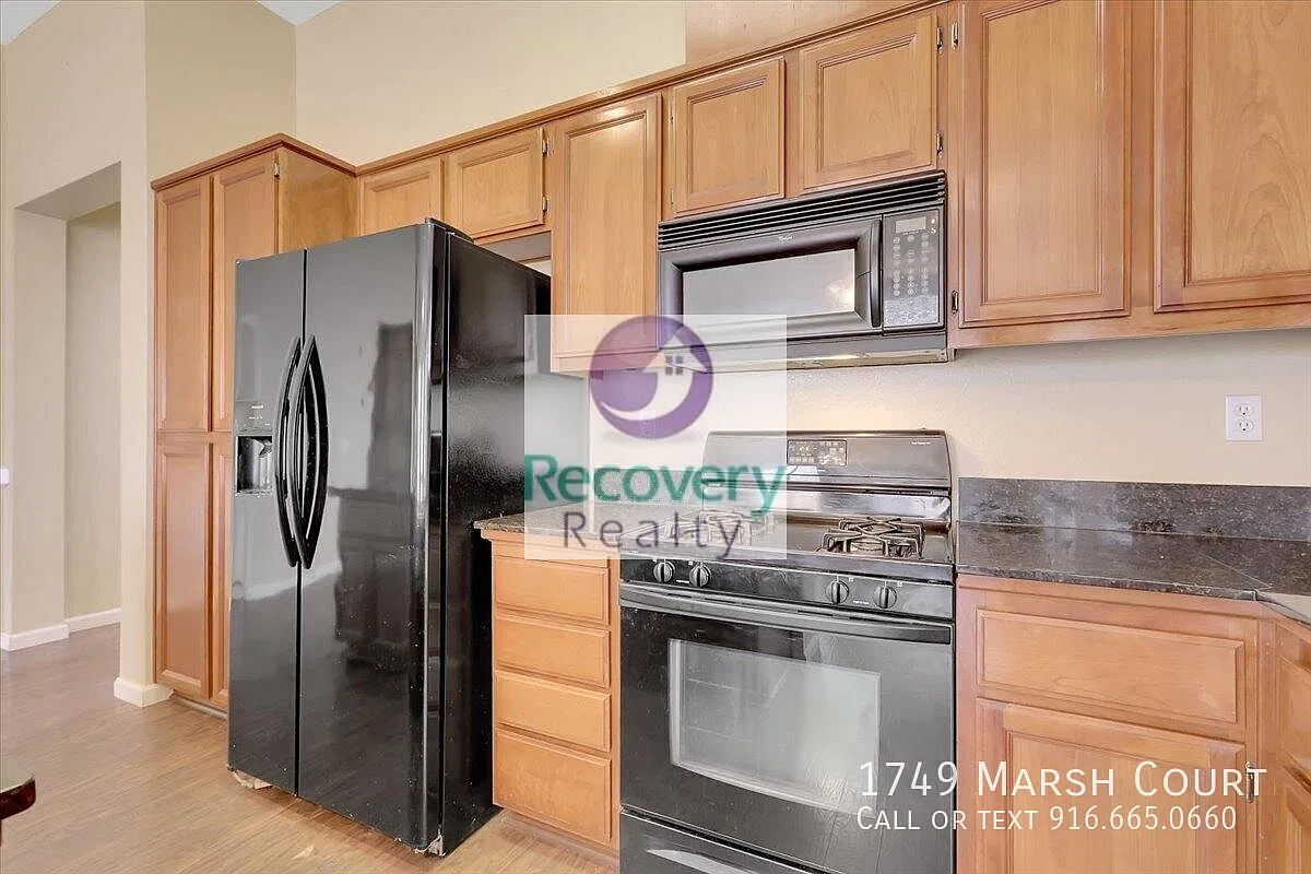 Popular Edgewater Community in Marysville — Photo 4