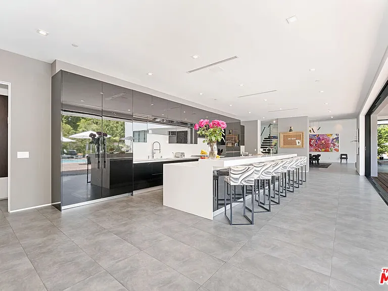 9570 Sunset Blvd — Photo 11