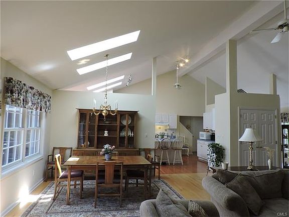 4th image of 3 Montagne Dr #3
