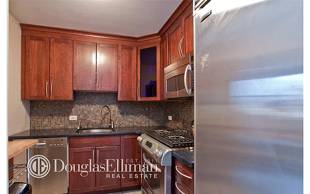 Sold by Douglas Elliman | media 15