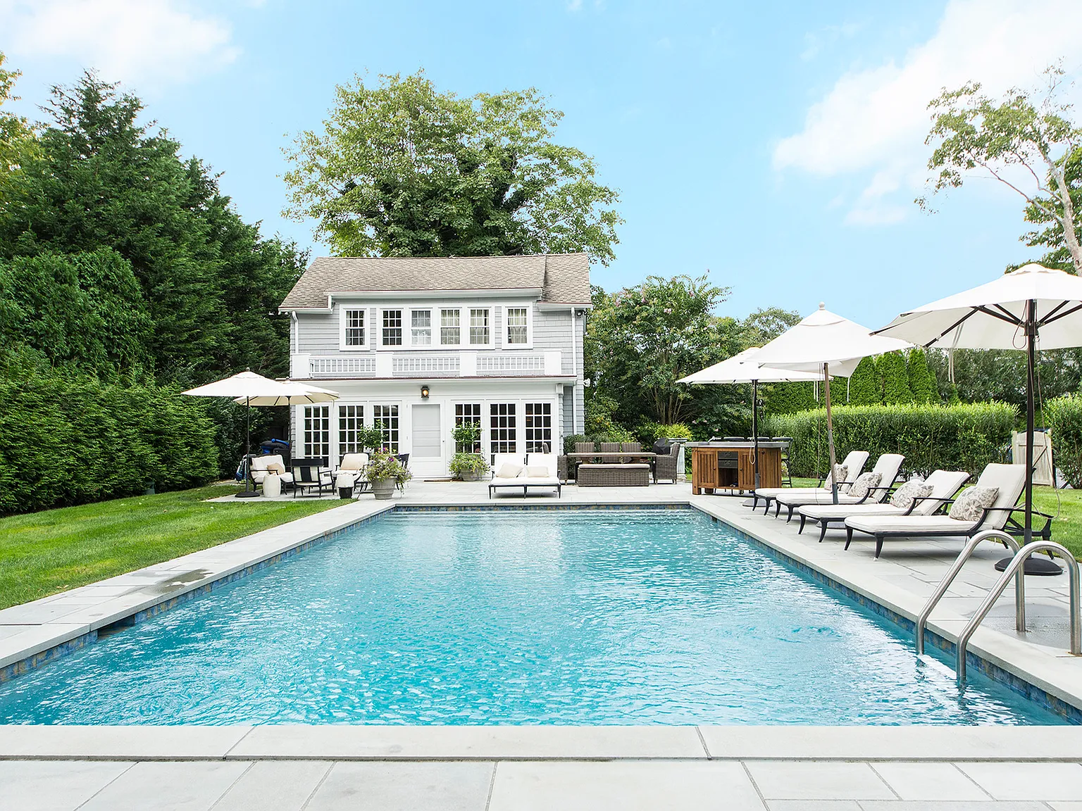 Pro-beach, Designer Chic — Photo 1
