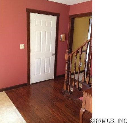 3rd image of 725 E Oak St