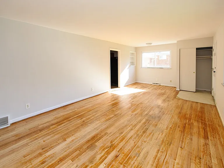 2656 Royal Glen Dr — Photo 6