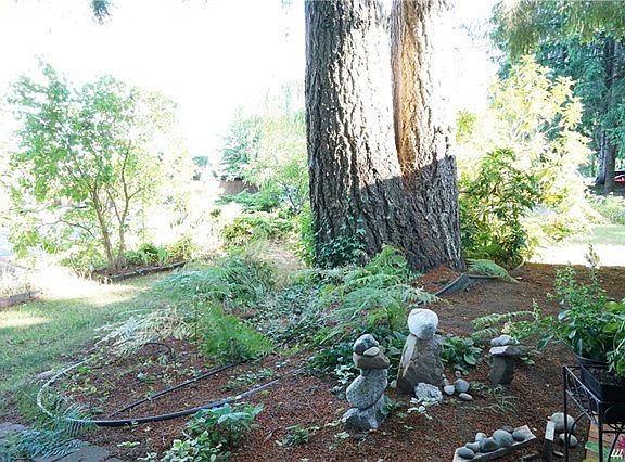 Private front yard.