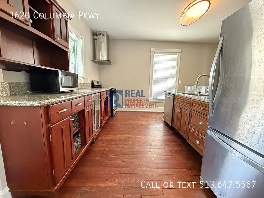 Updated 2 BR 1.5 BA Victorian Home! — Photo 3