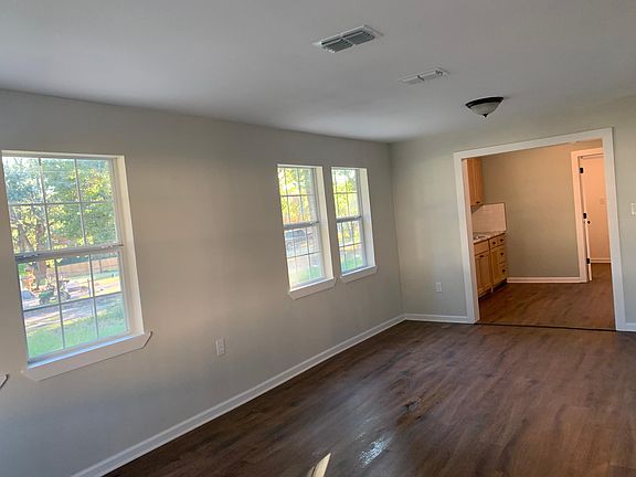 5th image of 221 Skinner Ln
