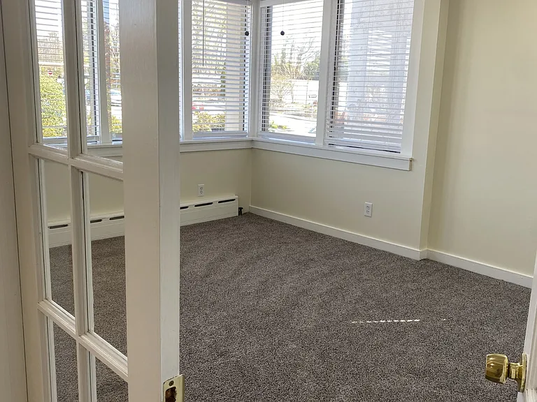 1 S Valley Rd #201 — Photo 3