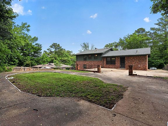 5th image of 945 Ridgewood Cir