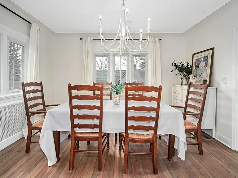 319 Oakland Beach Ave — Photo 7