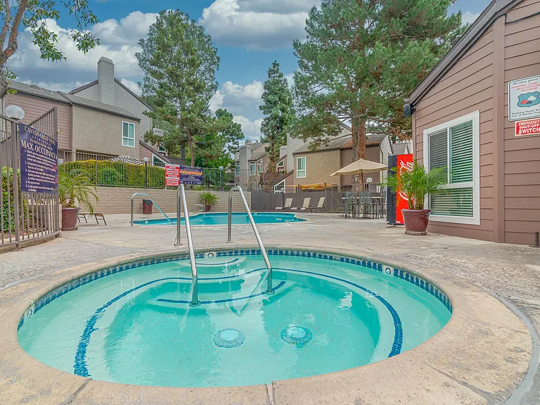 Canyon Crest Views Apartments — Photo 6
