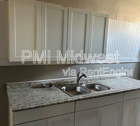 4th image of 2516 S Washington St #1