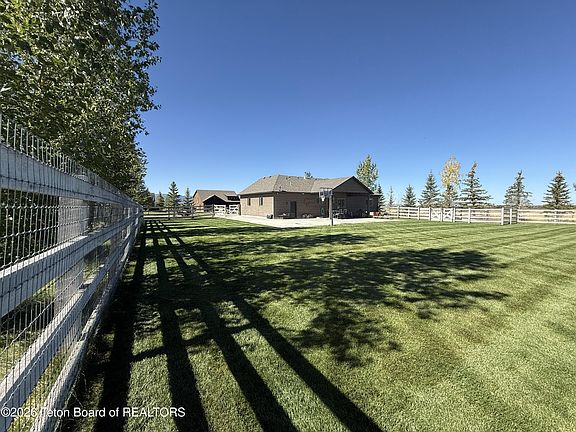 2nd image of 2928 Iron Wood Dr