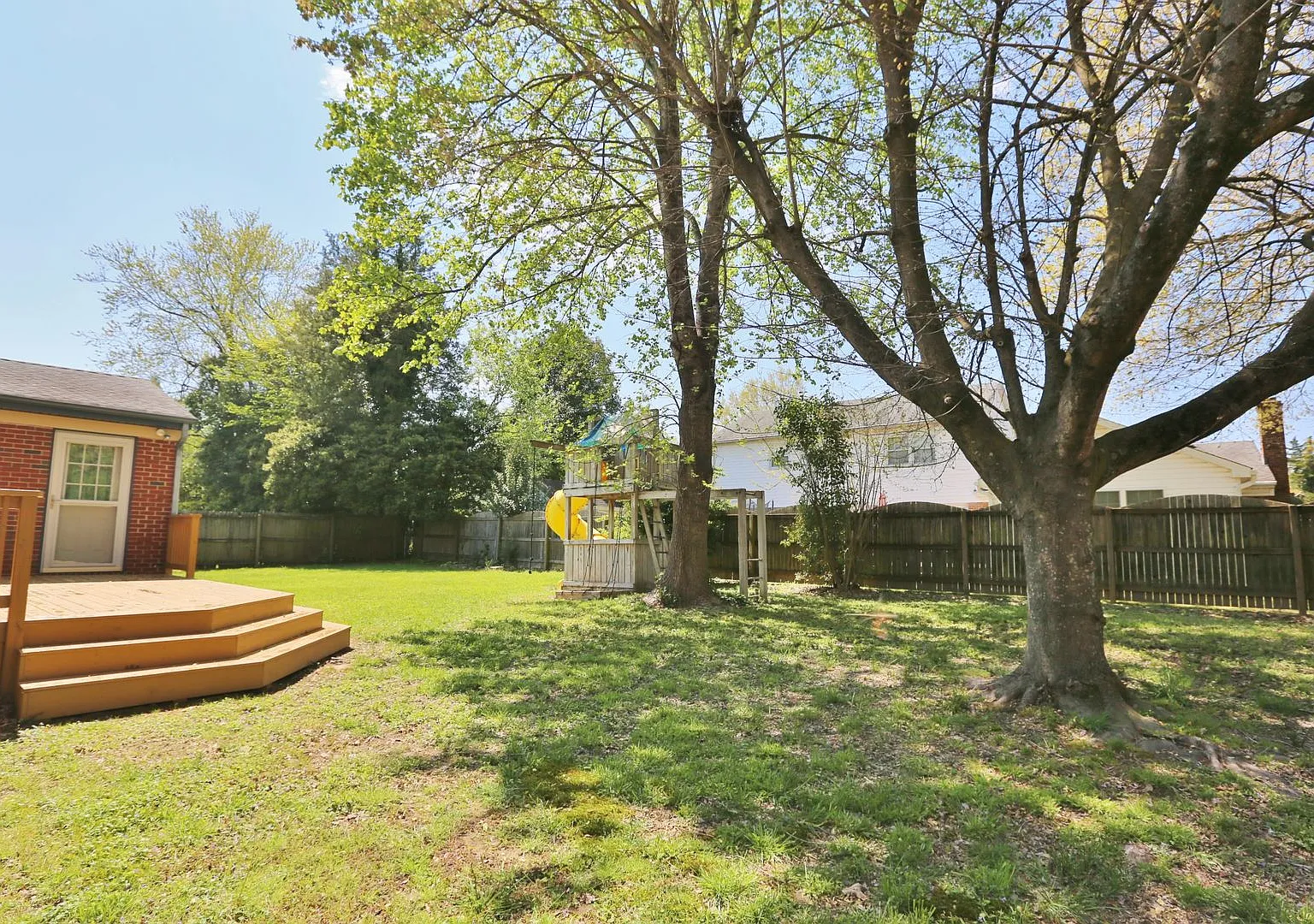 Laurel Cove Home Available 09-25-26! Awesome Schools & Great Central Location! All Appliances Con... — Photo 3