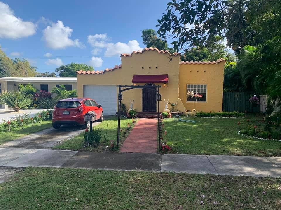 1st image of 633 De Leon Dr