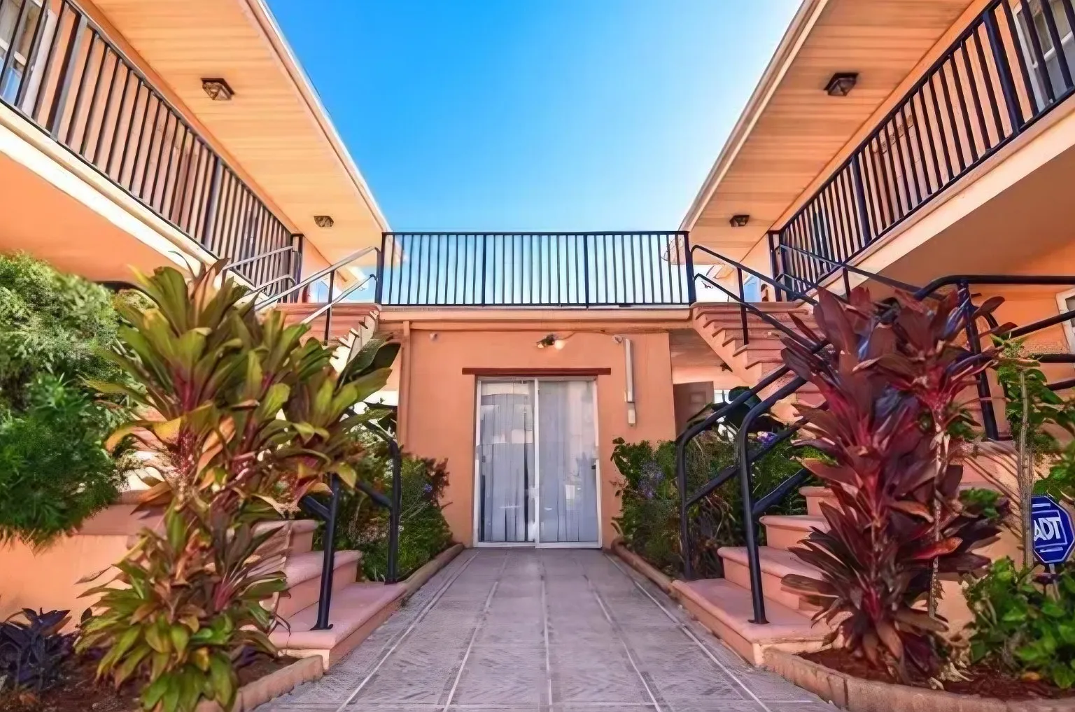 1 bed, $1,375 — Photo 1