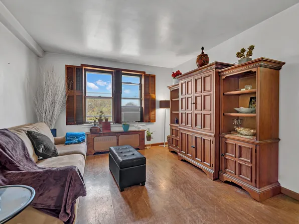 800 Grand Concourse image 8 of 19